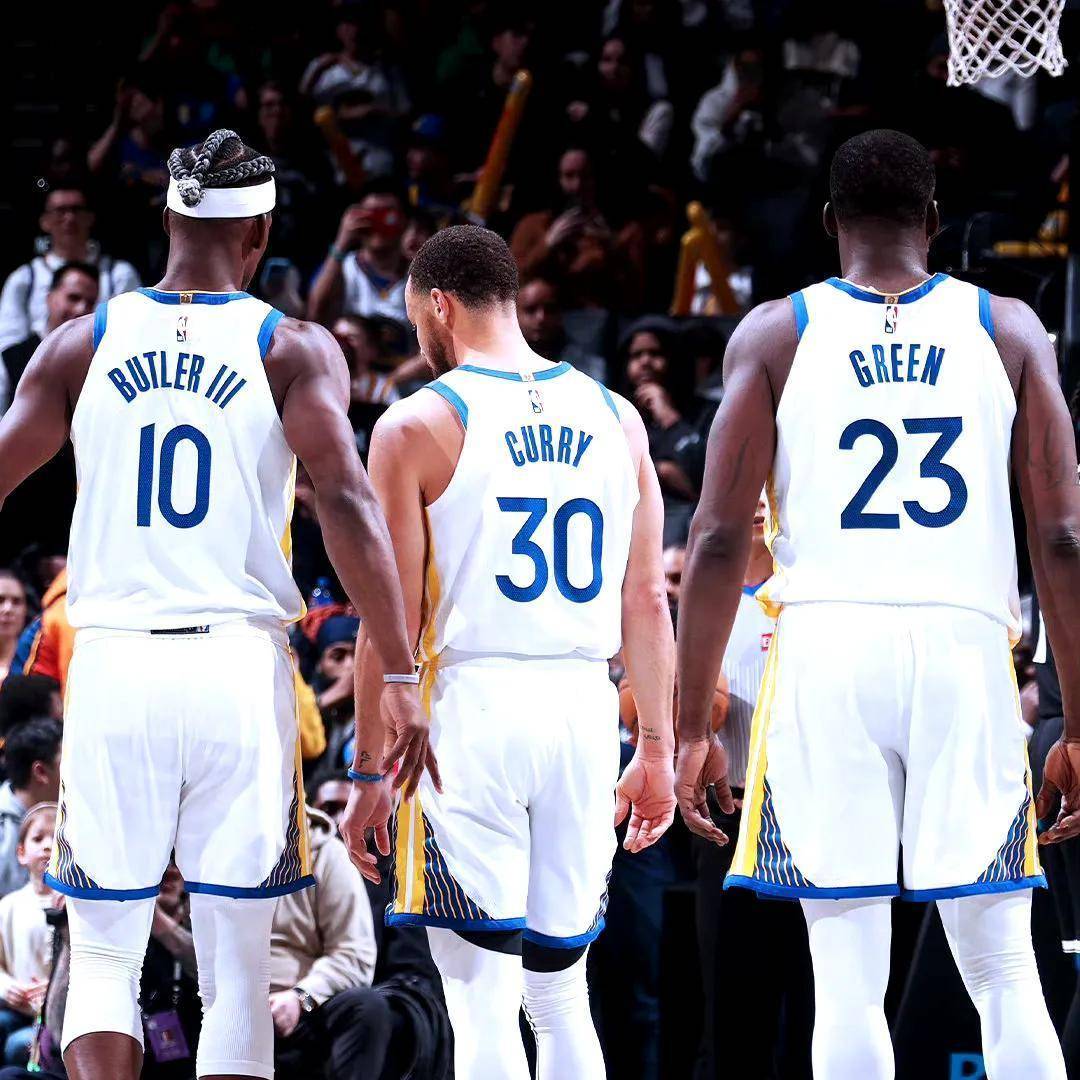 爱游戏体育-Ming在篮网比赛中突破纪录，惊险取胜引发热议！